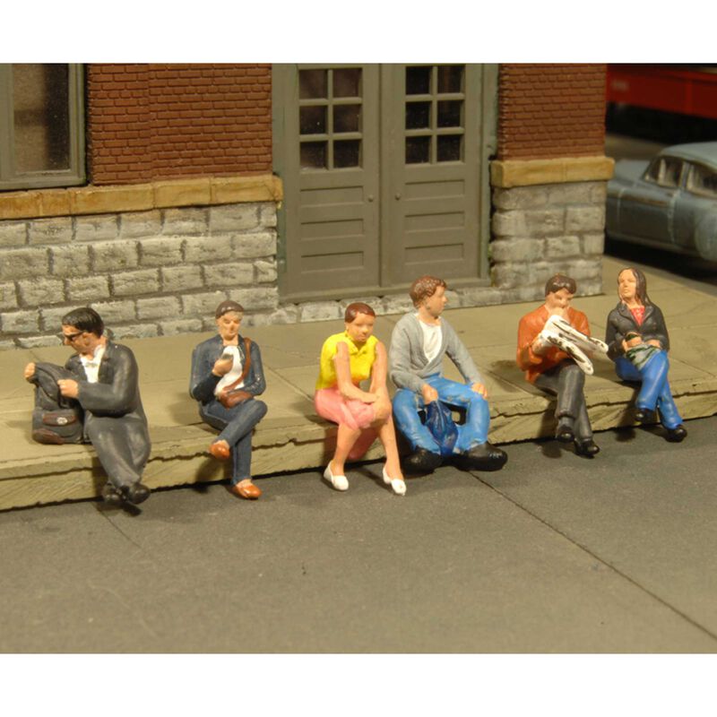 N Miniature Seated Platform Passengers